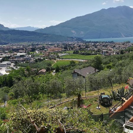 Lake & Castle View Apartment Riva del Garda Buitenkant foto