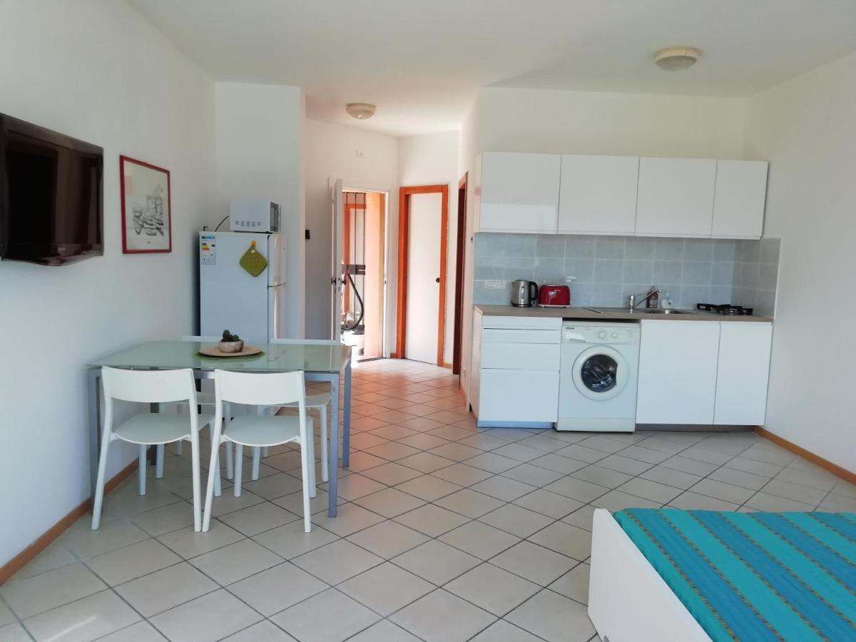 Lake & Castle View Apartment Riva del Garda Buitenkant foto
