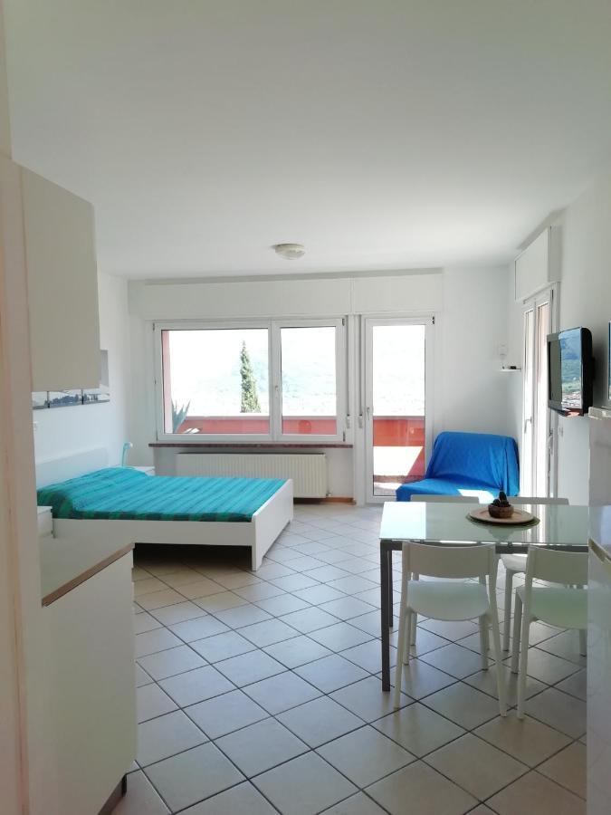 Lake & Castle View Apartment Riva del Garda Buitenkant foto
