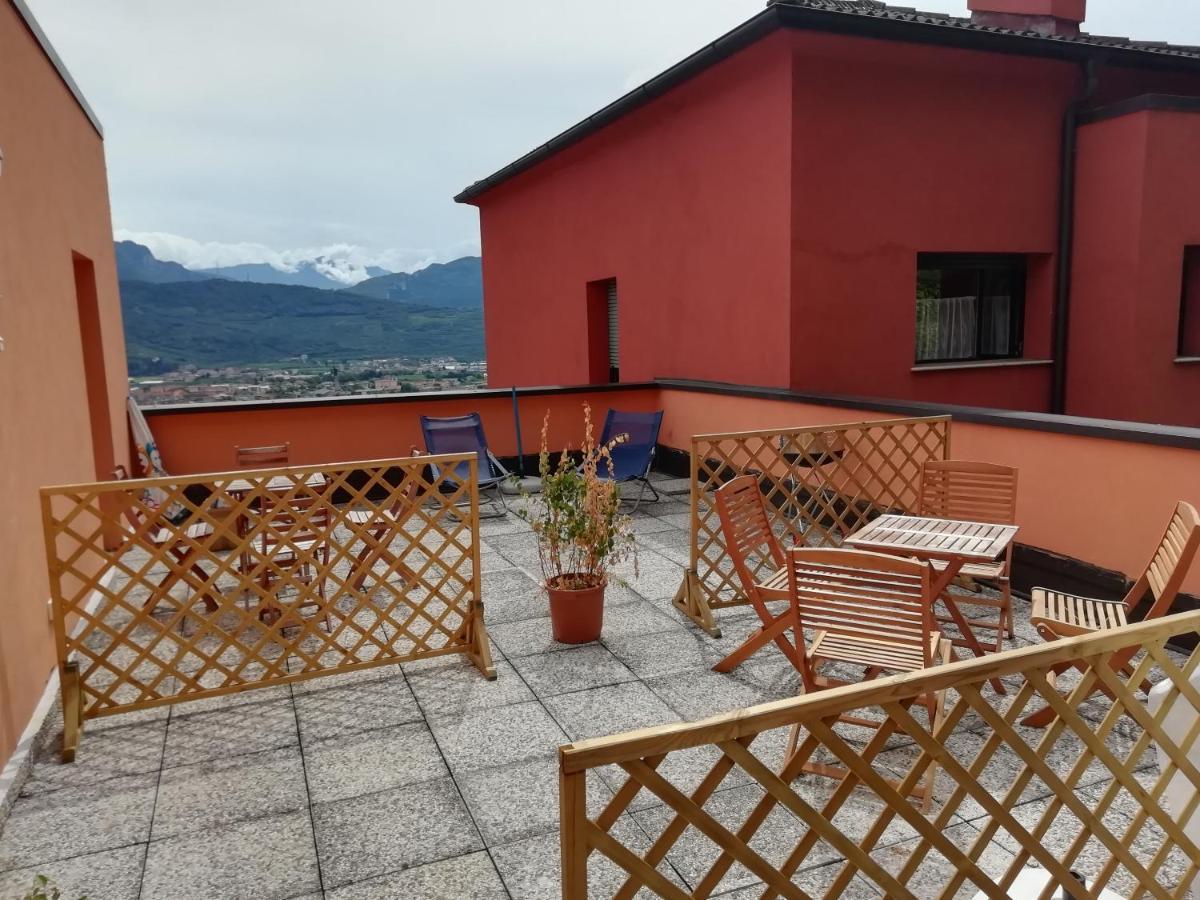 Lake & Castle View Apartment Riva del Garda Buitenkant foto