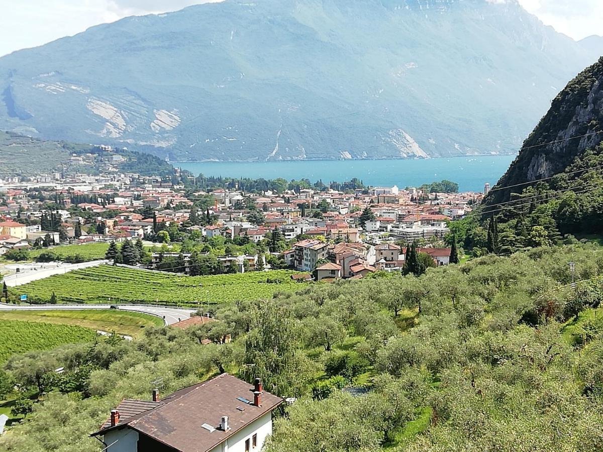 Lake & Castle View Apartment Riva del Garda Buitenkant foto