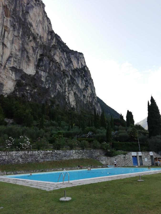Lake & Castle View Apartment Riva del Garda Buitenkant foto