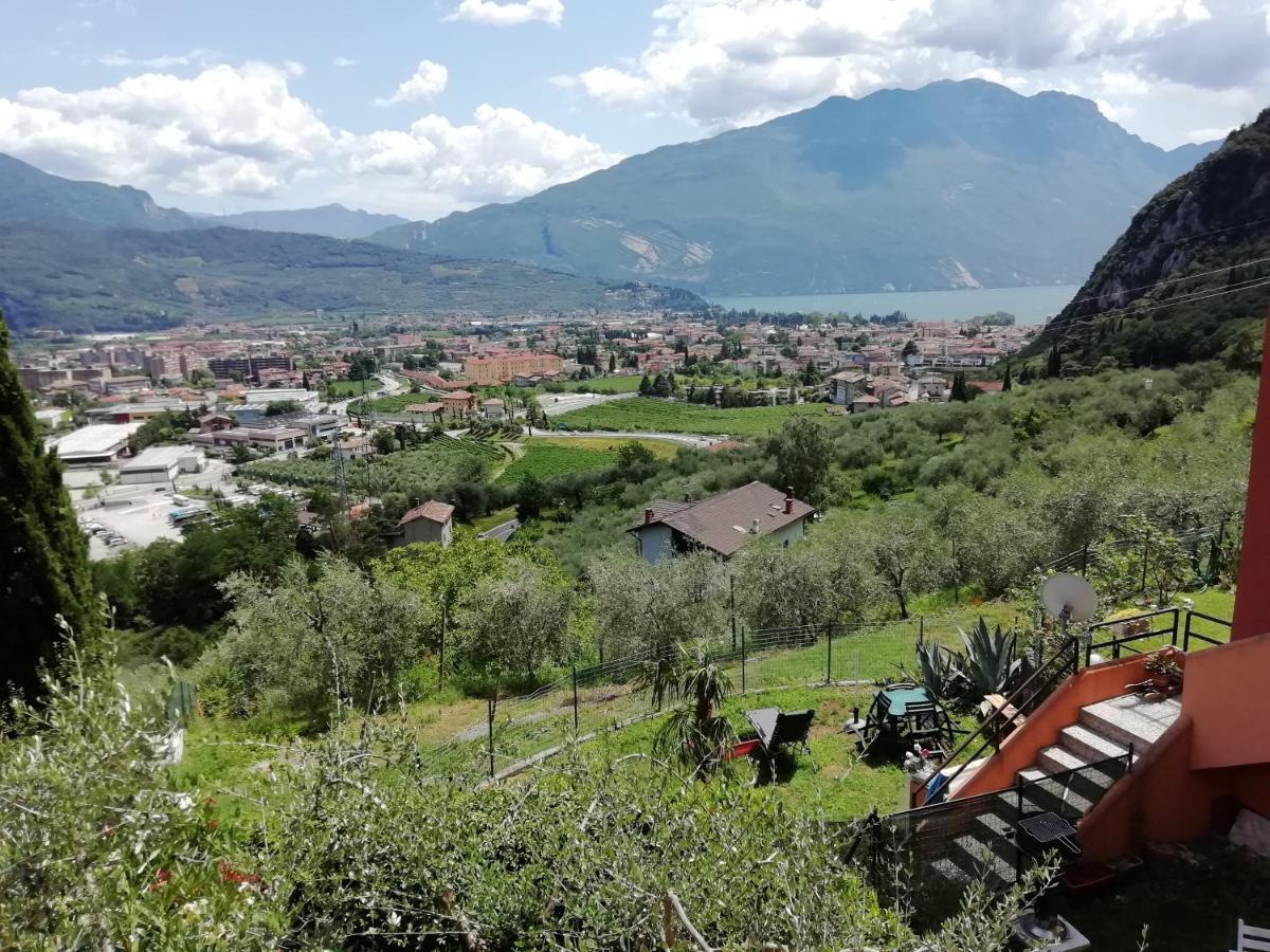 Lake & Castle View Apartment Riva del Garda Buitenkant foto