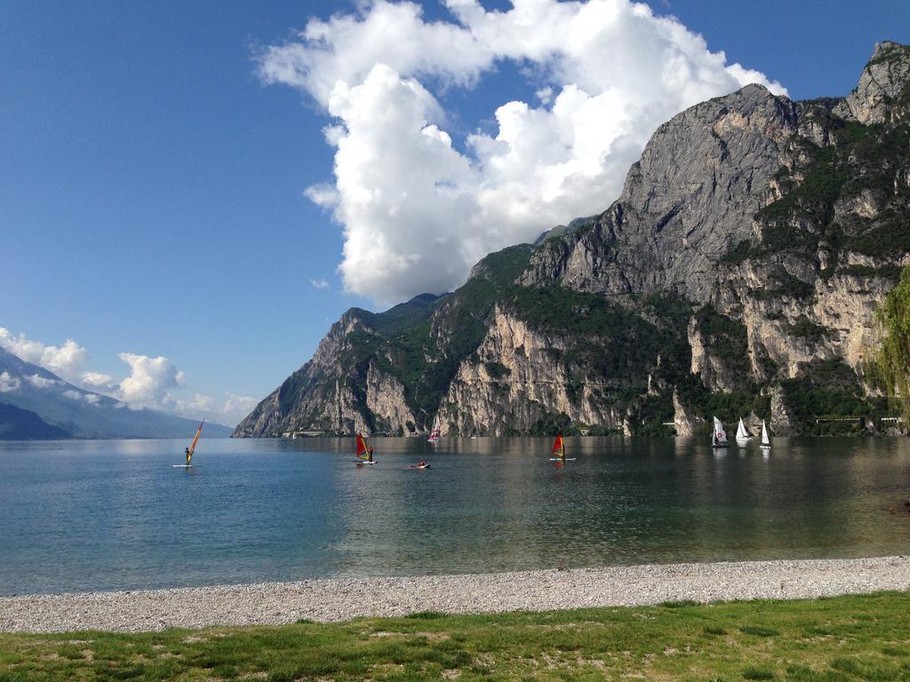 Lake & Castle View Apartment Riva del Garda Buitenkant foto