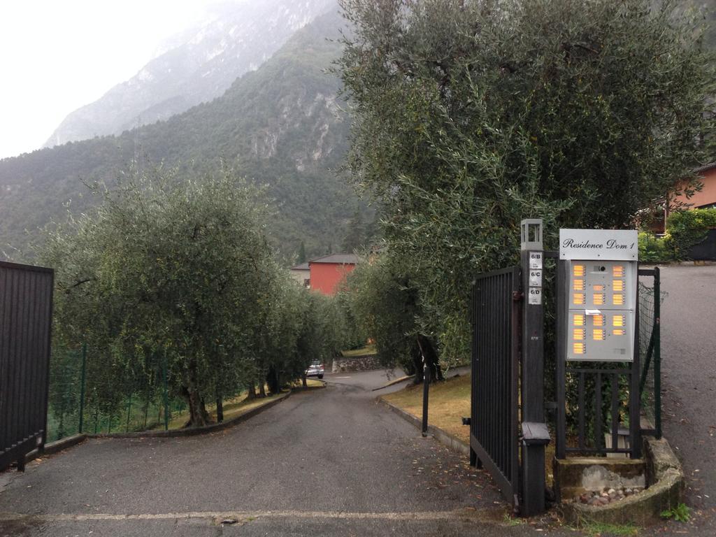 Lake & Castle View Apartment Riva del Garda Buitenkant foto