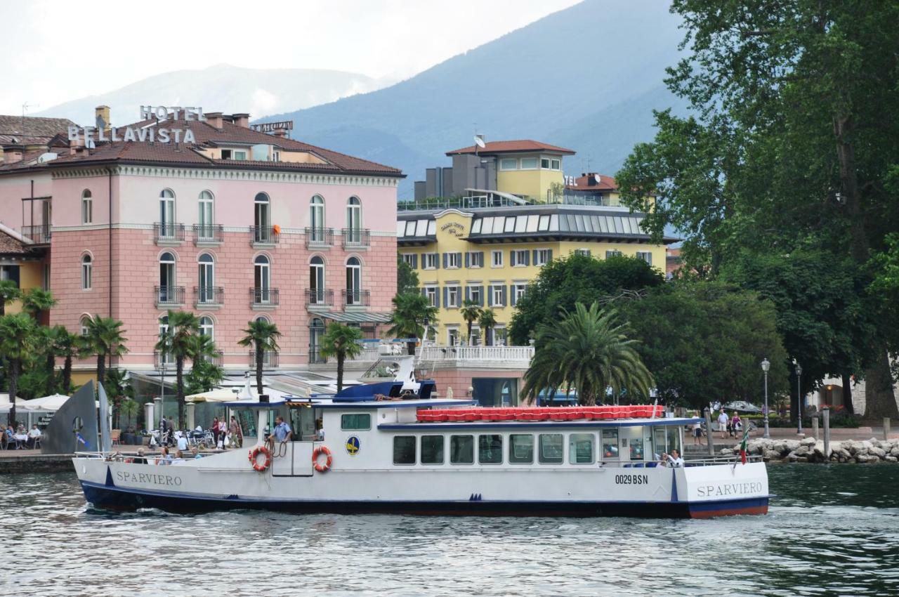 Lake & Castle View Apartment Riva del Garda Buitenkant foto
