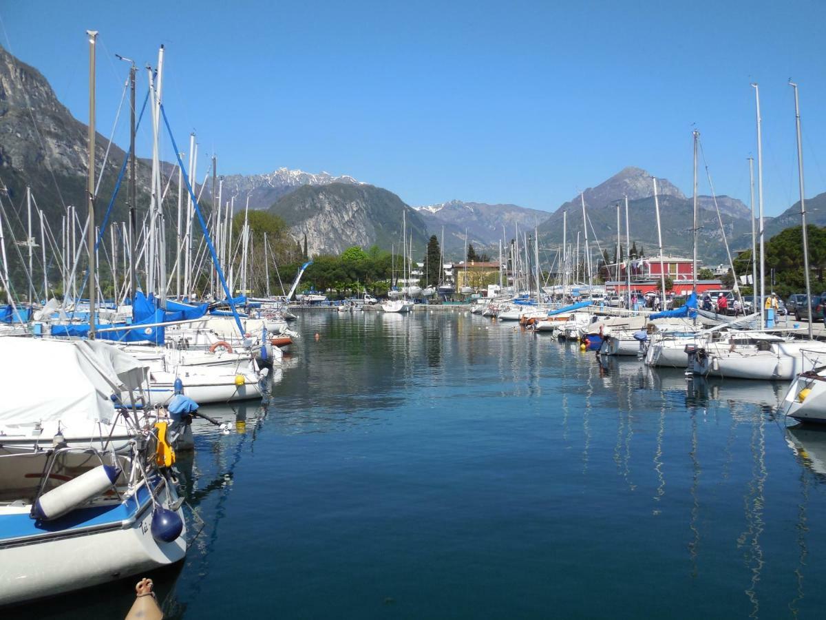 Lake & Castle View Apartment Riva del Garda Buitenkant foto