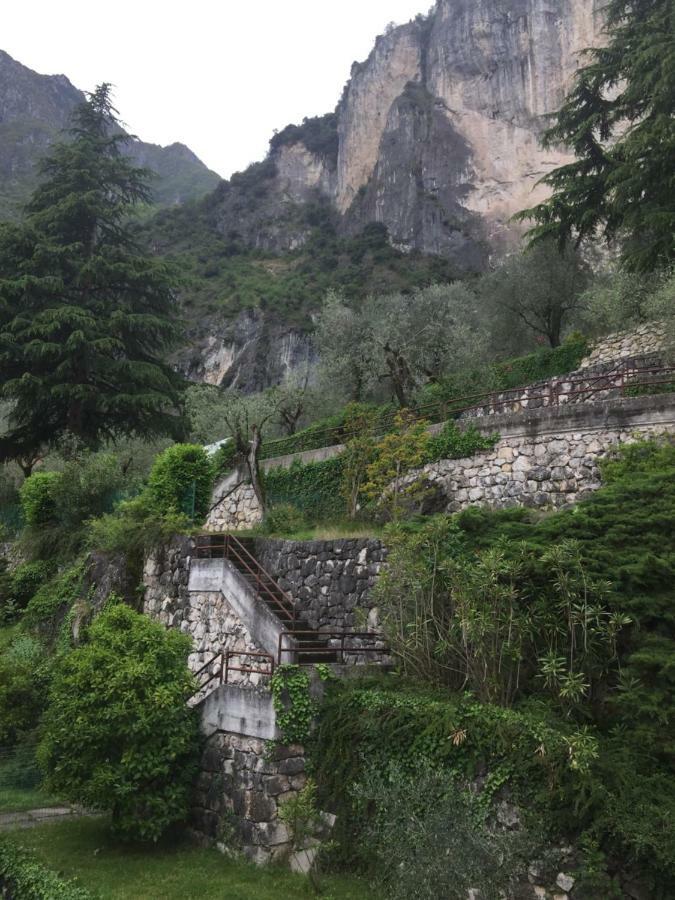 Lake & Castle View Apartment Riva del Garda Buitenkant foto